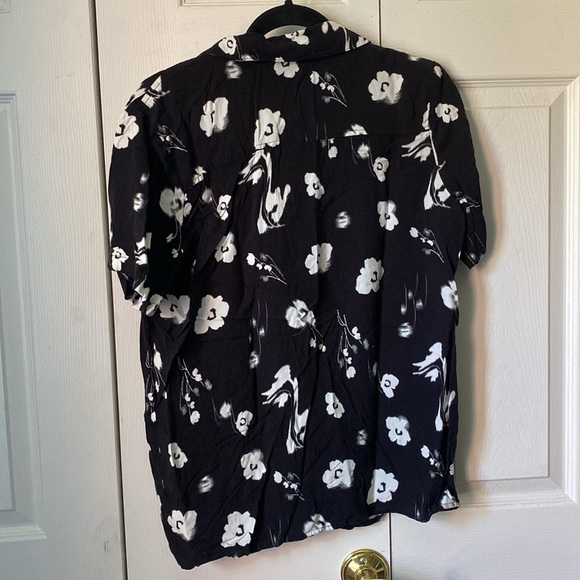 Button Up Short Sleeve Floral shirt - Picture 3 of 3